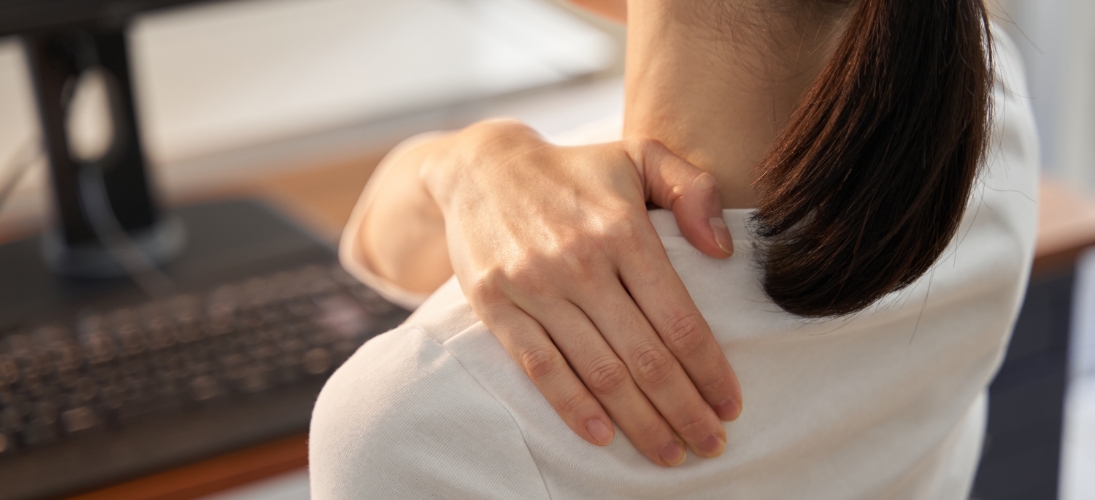 Les douleurs de l'épaule sont les plus fréquentes chez les personnes qui souffrent de TMS des membres supérieurs.