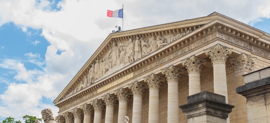 Le 17 janvier 1975, la France adopte la loi sur l'interruption volontaire de grossesse (IVG), portée par la ministre de la Santé de l’époque, Simone Veil. Retour sur cinquante ans de combat en faveur du droit à l’avortement en France.