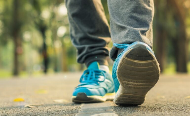 Une étude révèle que marcher 7 000 pas par jour réduit considérablement les risques de développer des maladies.