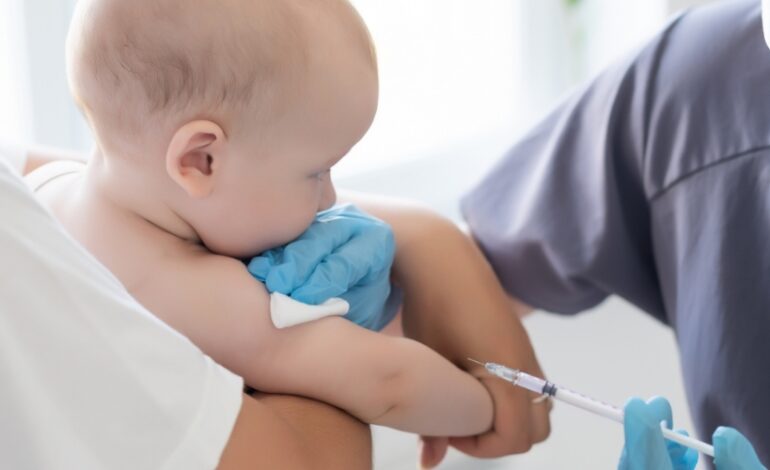 Face à la recrudescence du nombre de cas de rougeole, les autorités sanitaires appellent à une meilleure couverture vaccinale.