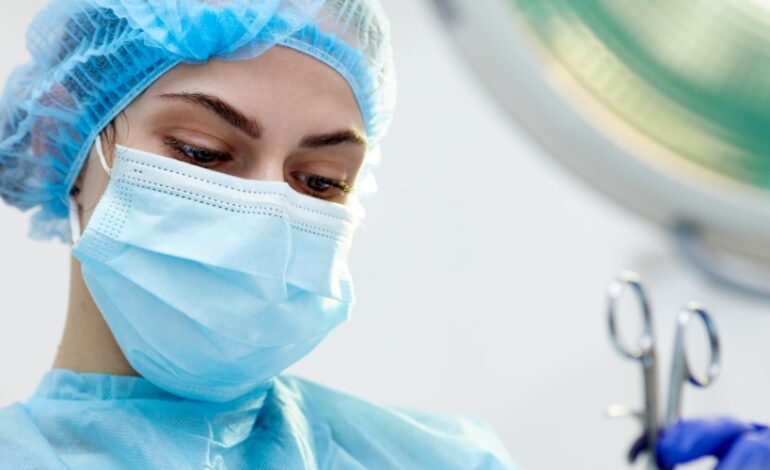 En 2025, la démographie des professionnels de santé (pharmacien, chirurgien-dentiste, sage-femme, pédicure-podologue) continue d’augmenter.