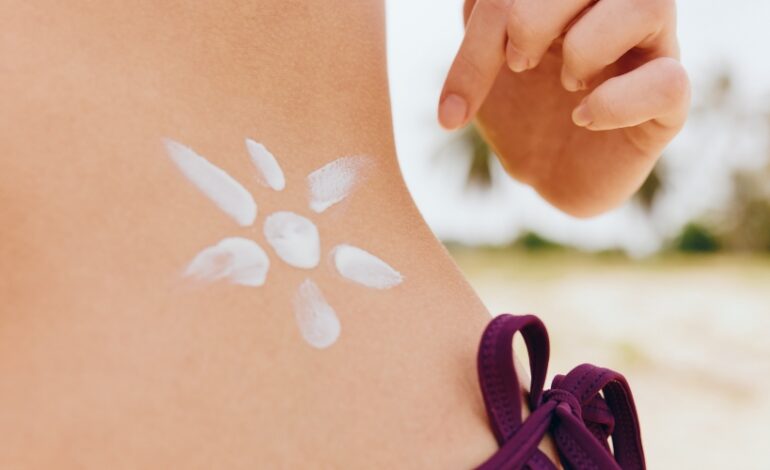 Le « sun tattoo », c’est la tendance de l’été sur les réseaux sociaux qu’il faut pourtant éviter car dangereuse pour la peau et la santé.