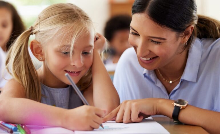 La Haute Autorité de santé dévoile le second volet de ses recommandations dédiées aux personnes présentant un trouble du développement intellectuel. L’objectif est de mieux les accompagner dans leur scolarité, leur vie active et la pratique de leurs loisirs, tout en favorisant l’autodétermination.