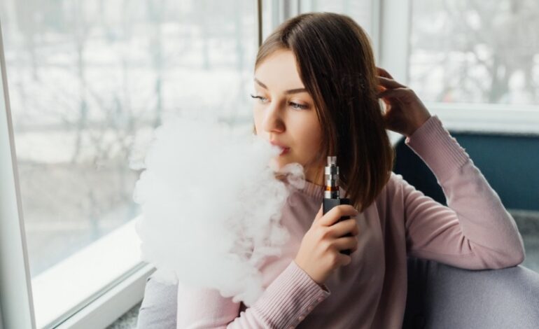 L’Agence nationale de sécurité sanitaire (Anses) alerte sur les risques cardiovasculaires, respiratoires et cancérogènes possibles liés au vapotage, y compris en l’absence de nicotine. Elle appelle ainsi à une vigilance accrue, notamment chez les jeunes et les non-fumeurs.