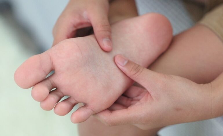 Les personnes qui souffrent de diabète ont un risque important de complications au niveau des pieds. La prévention est donc capitale.