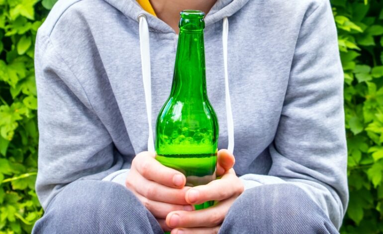 Le binge drinking, le fait de boire six verres d'alcool ou plus en une seule soirée, n'est pas sans riques pour la santé.