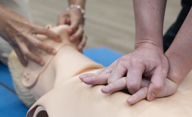 À l’occasion de la Journée mondiale des premiers secours, le 12 septembre, la Croix-Rouge française invite chacun à apprendre les gestes qui sauvent et à mieux se préparer aux crises.